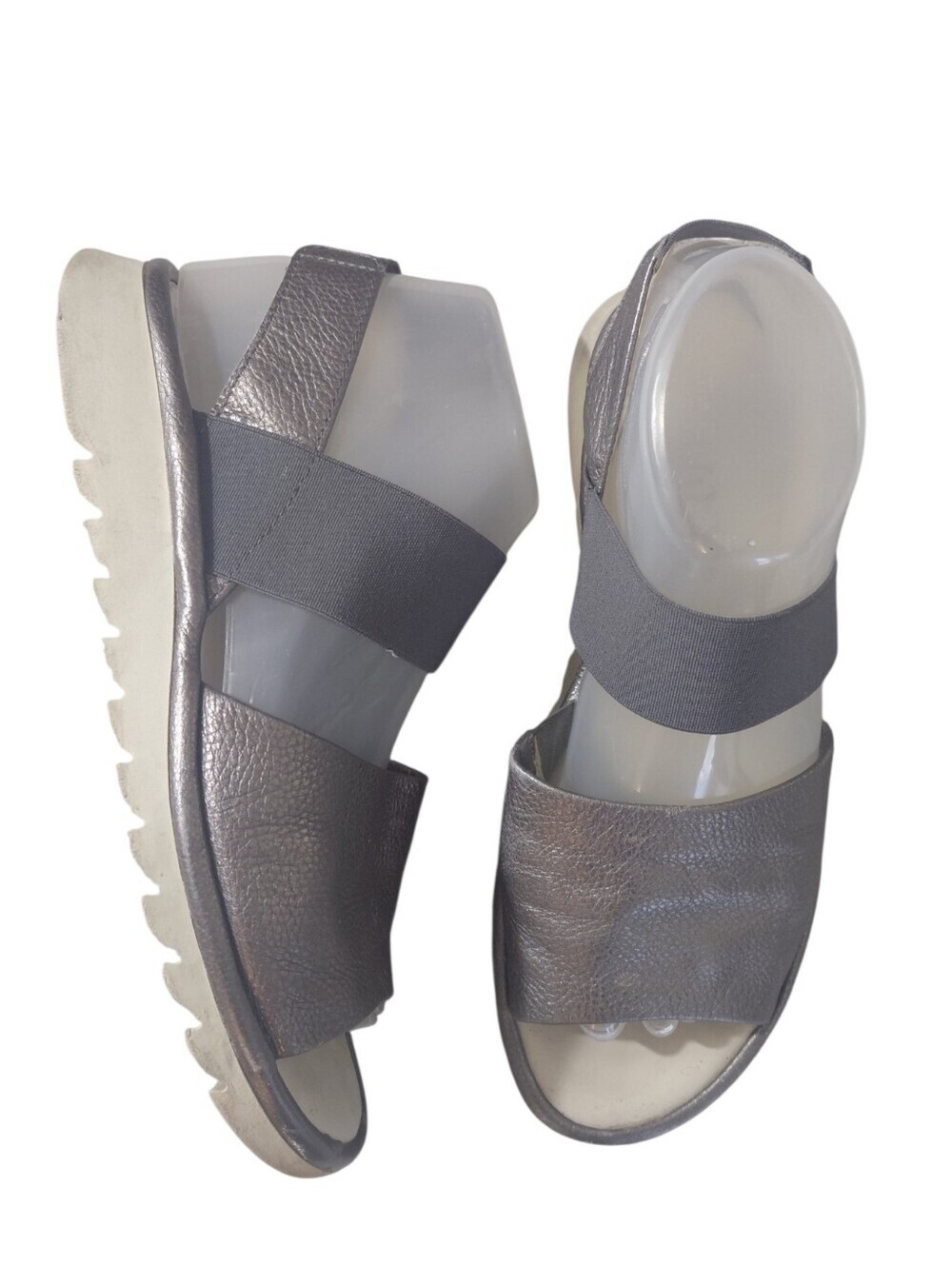 THE FLEXX Shoreline Metallic Gray Leather Sandals with Elastic Straps Size 8